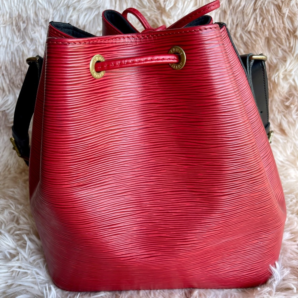 โผ๏ธSOLDโผ๏ธ Louis Vuitton Petit Noe Handbag Epi Leather - Picture 2 of 15